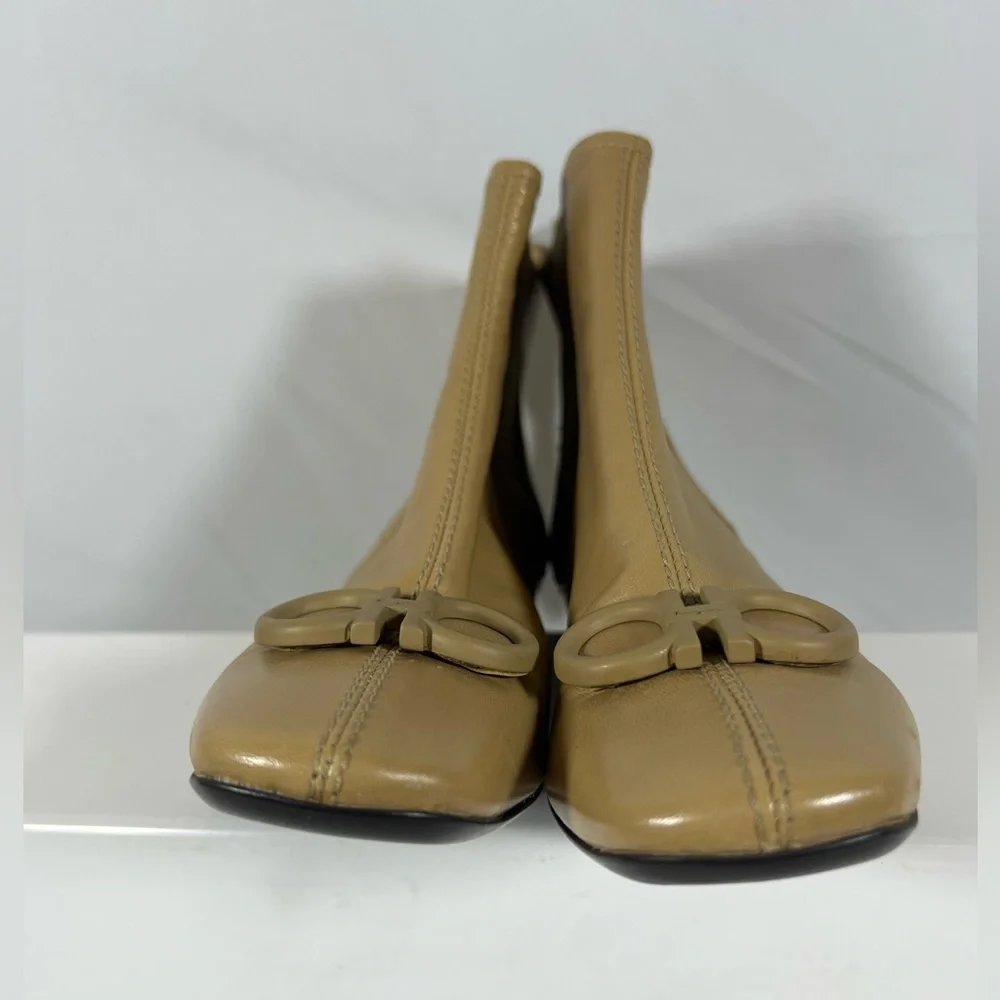 7016: Salvatore Ferragamo Gancini Tan Leather Ankle Boots US 6